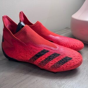 ADIDAS PREDATOR FREAK.3 LACELESS SOCCER CLEATS Men’s Sz 6
